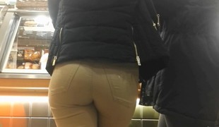 Teen ass in jeans voyeur