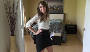 pengar synpunkt tonåring söt amerikansk kjol avsugning undressing underkläder 18 år gammal