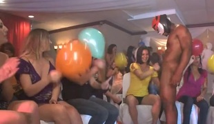 amatør gruppe blowjob fest orgie striptease sucking