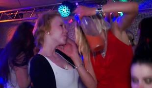 amatør european virkelighet hardcore gruppe kyssing blowjob fingring fest orgie